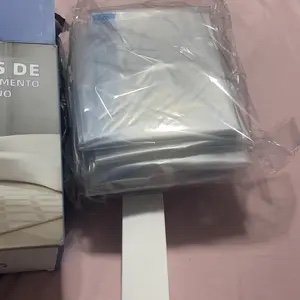 Sacos embalados ao lado da caixa do produto